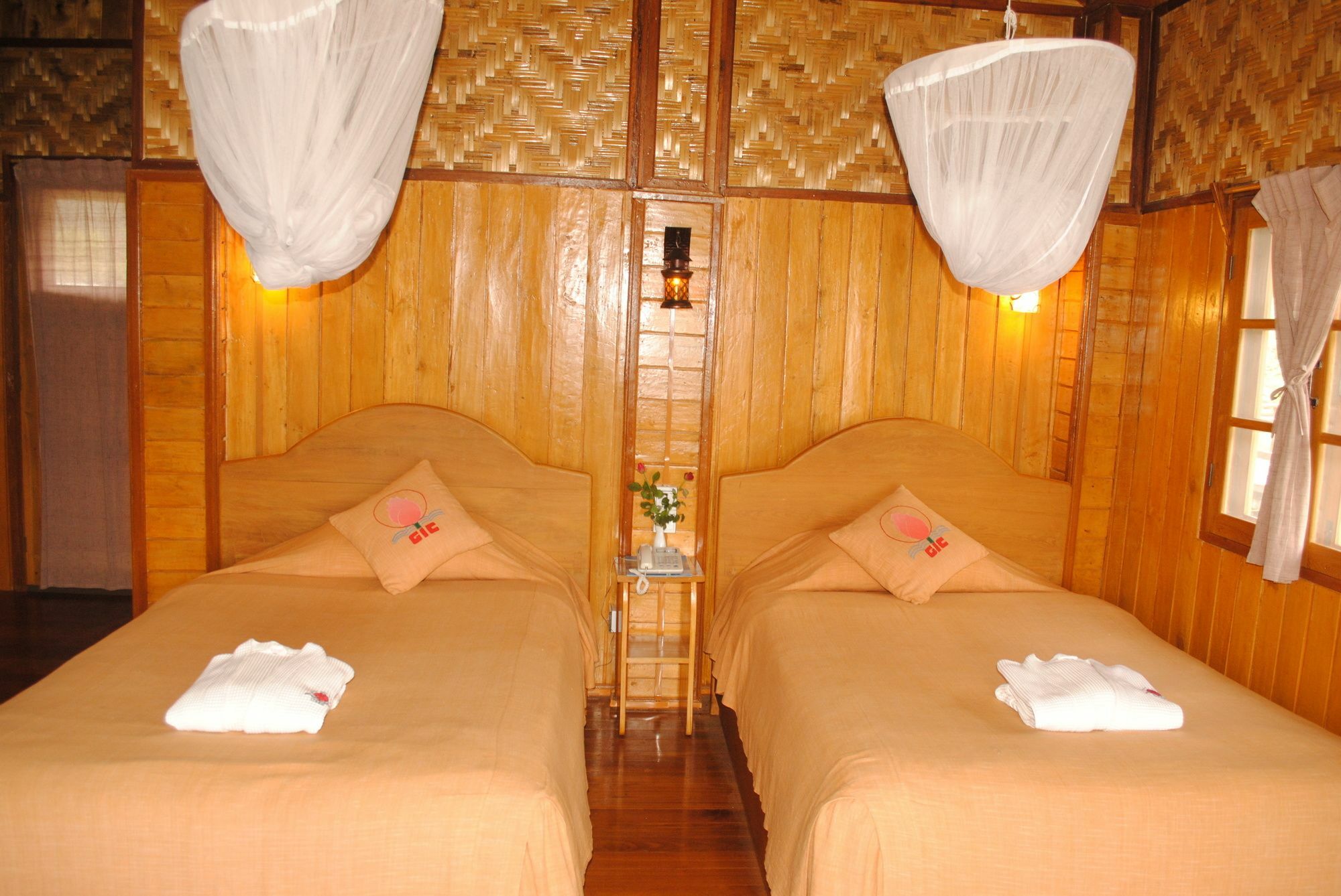 Golden Island Cottages Thale U Hotel Ywama Exterior photo