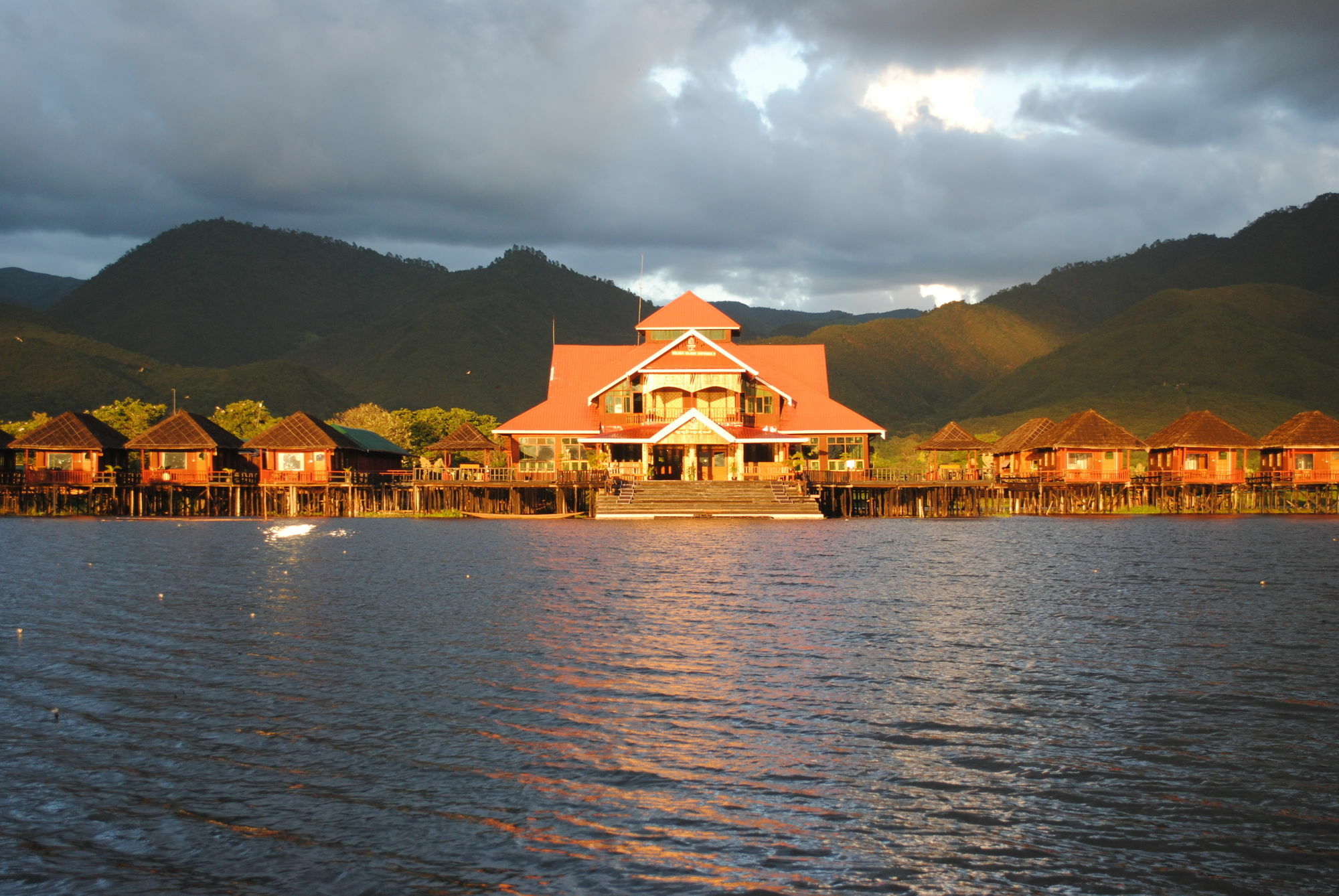 Golden Island Cottages Thale U Hotel Ywama Exterior photo