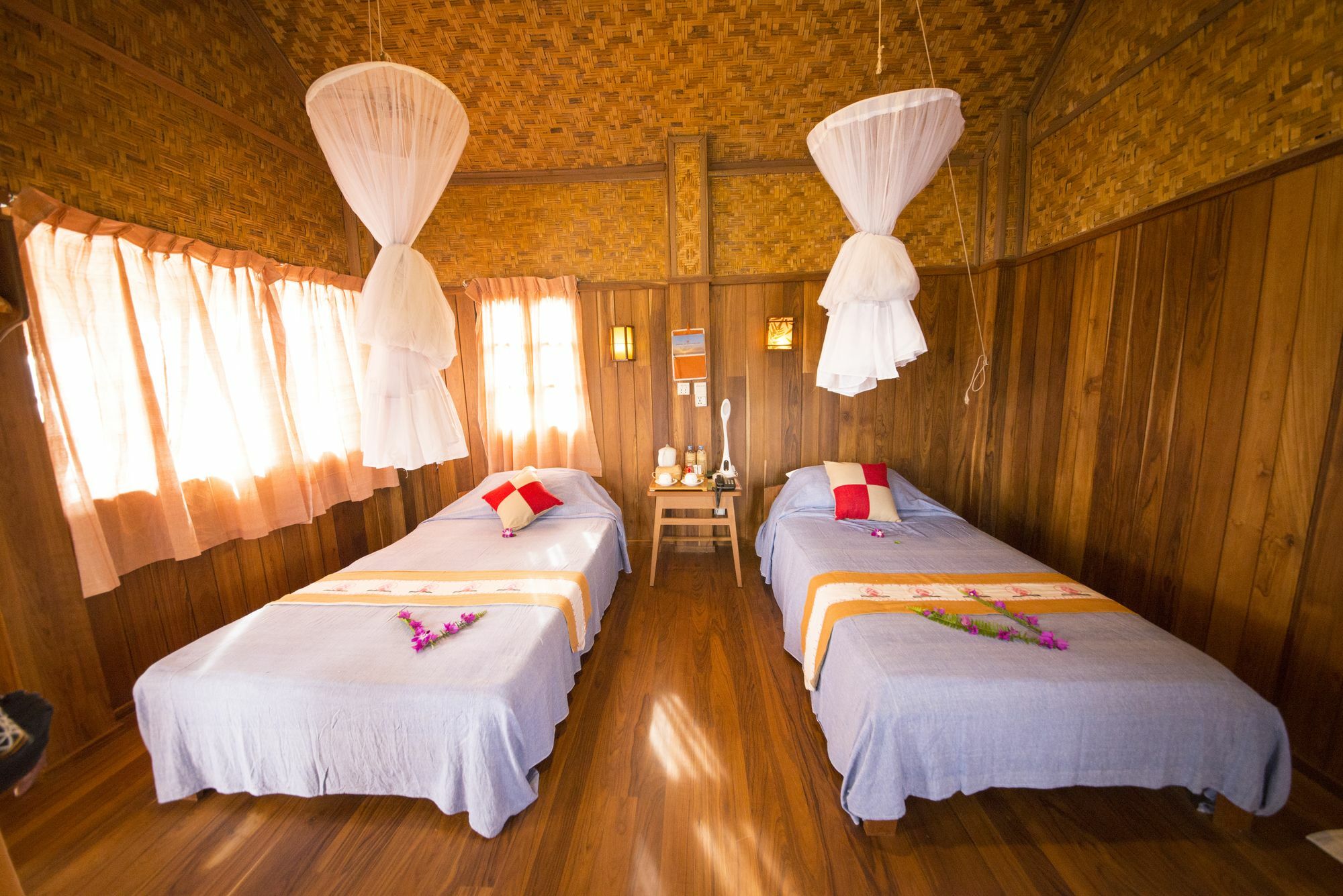 Golden Island Cottages Thale U Hotel Ywama Exterior photo